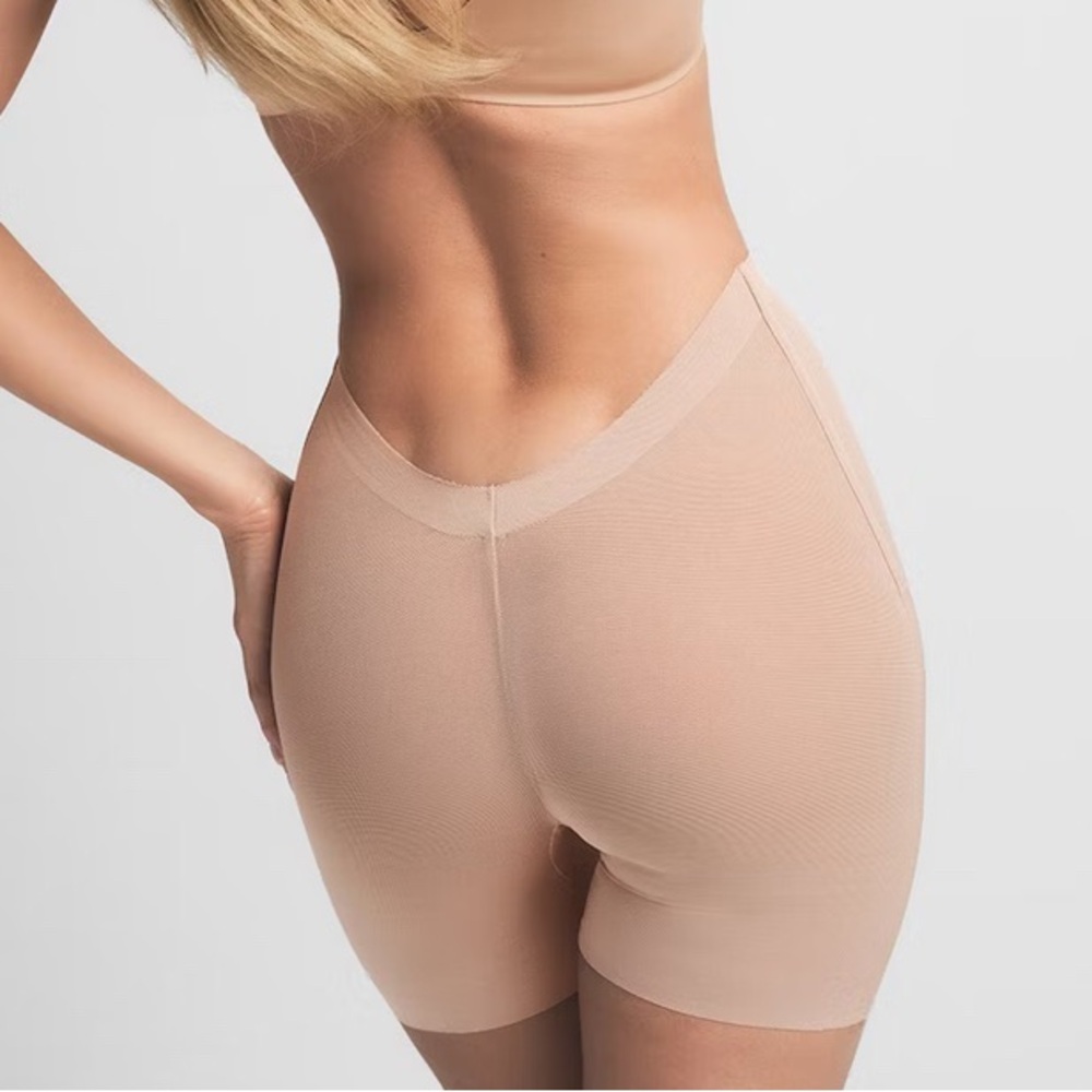 SKIMS Low Back Short in Clay LARGE